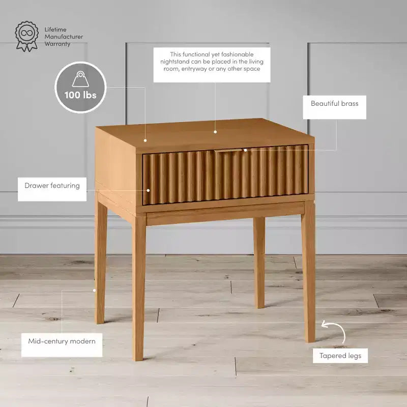 Table d'appoint cannelée en bois de style bohème avec tiroir marron : Milieu de siècle moderne, poignée en laiton, pieds fuselés