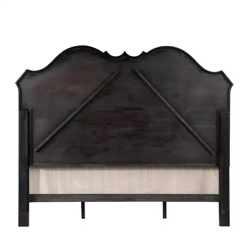 Grand lit : Bordure cloutée, Tête de lit capitonnée