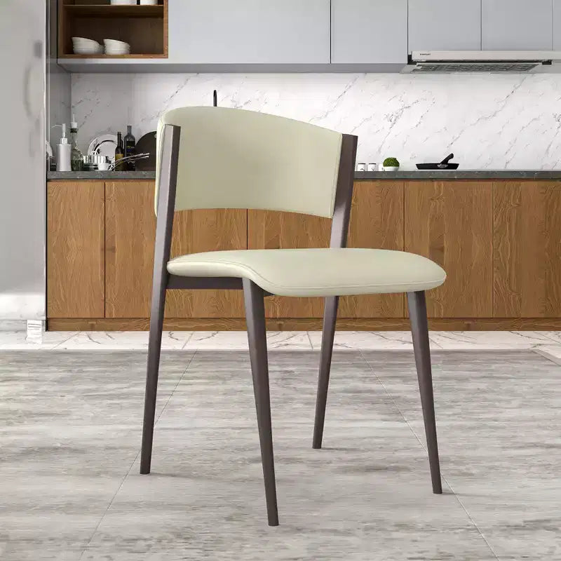 Chaise de salle à manger moderne en similicuir PU – Chaise d'appoint ergonomique à dossier incurvé avec pieds en métal noir mat robuste