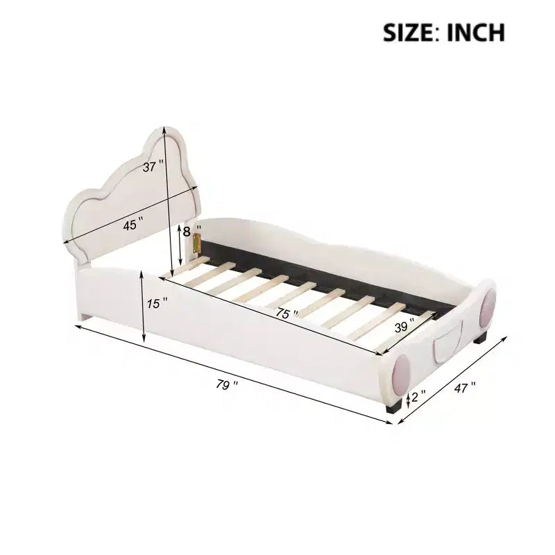 Lit plateforme tapissé de velours avec tête de lit en forme d'ours et poche de rangement au pied du lit