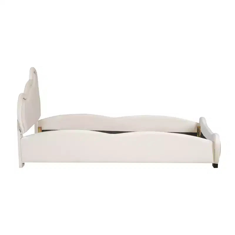 Lit plateforme tapissé de velours avec tête de lit en forme d'ours et poche de rangement au pied du lit